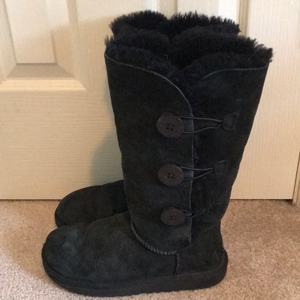 black UGG Bailey Button Triplet size 7